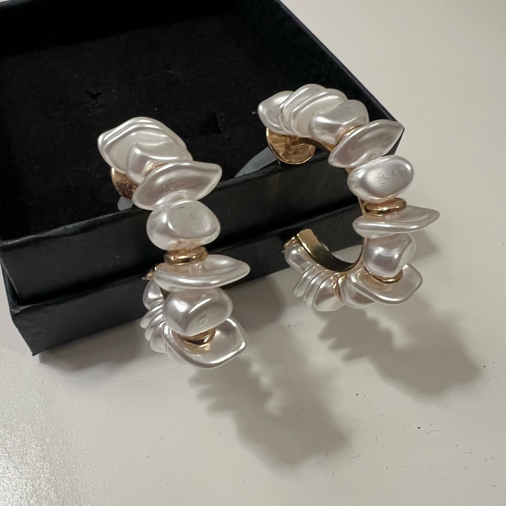 Pearl Cluster Gold Hoop Earrings - White Pearlescent